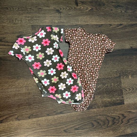Carter’s 9 Month Onesies - 2 pack Baby Girl Floral Bodysuits - Picture 2 of 4
